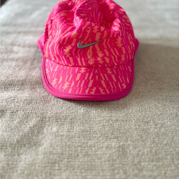Nike Kids DRI-FIT Vibrant Pink Graphic Hat - Picture 1 of 2